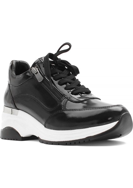Kadın Siyah Bağcıklı Kalın Tabanlı Rugan Deri Sneaker