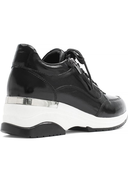 Kadın Siyah Bağcıklı Kalın Tabanlı Rugan Deri Sneaker