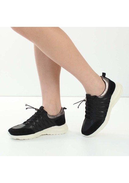 Kadın Siyah Bağcıklı Kalın Tabanlı Deri Sneaker