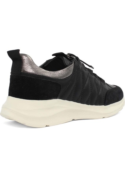 Kadın Siyah Bağcıklı Kalın Tabanlı Deri Sneaker