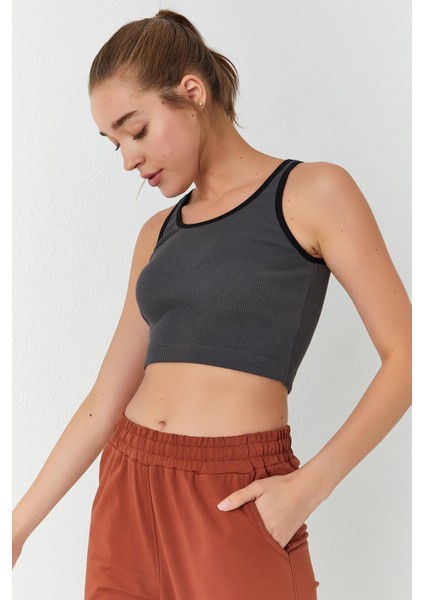 Lacivert Basic Sıfır Kol Dar Kalıp U Yaka Kadın Crop Top Atlet - 97160