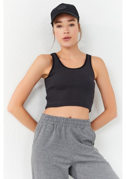 Lacivert Basic Sıfır Kol Dar Kalıp U Yaka Kadın Crop Top Atlet - 97160