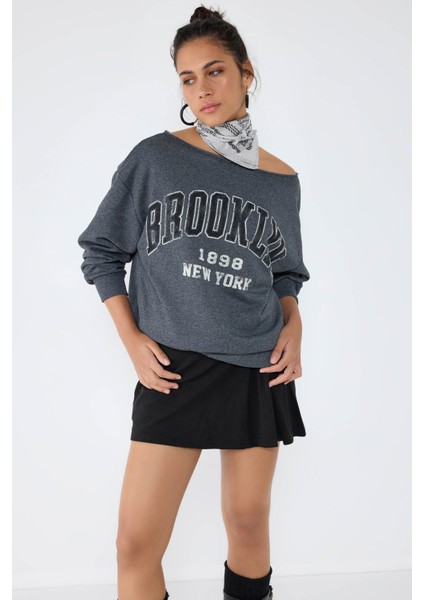 %100 Pamuk Brooklyn Yazılı Rahat Kesim Sweatshirt