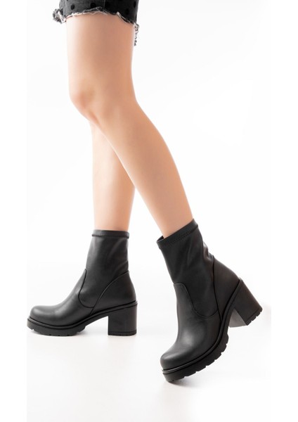 Siyah Günlük Kalın Topuklu Kadın Bot