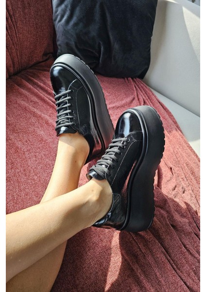 075 57 Topukla Kadın Deri 8cm Dolgu Taban Günlük Ayakkabı