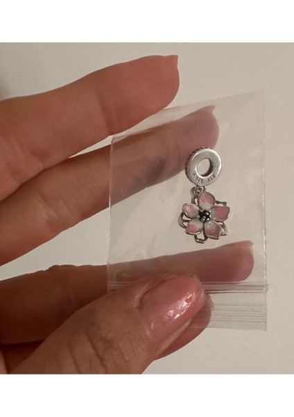 Kiraz Çiçeği Sallantılı Charm modelleri