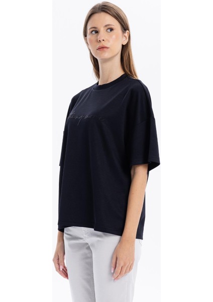 Bisiklet Yaka Oversize Emboss Baskılı Kadın T-Shirt