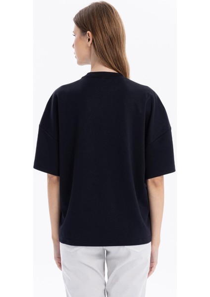 Bisiklet Yaka Oversize Emboss Baskılı Kadın T-Shirt