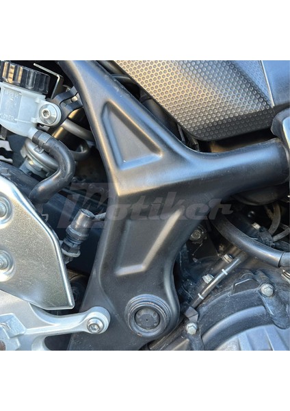 Yamaha Yzf R25-R3 Şase Üzeri Karbon Detay Sticker Etiket Modeli