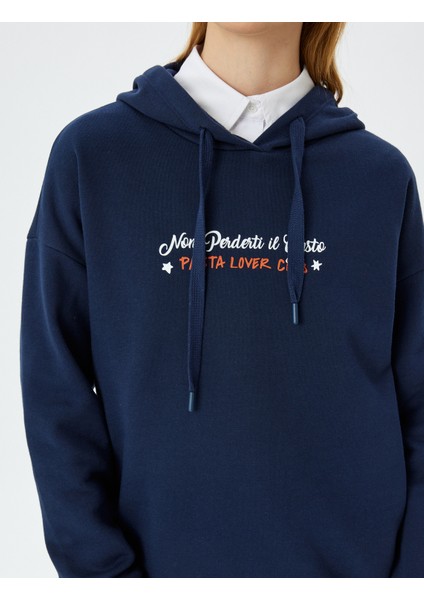 Slogan Baskılı Kapüşonlu Uzun Kollu Şardonlu Oversize Sweatshirt