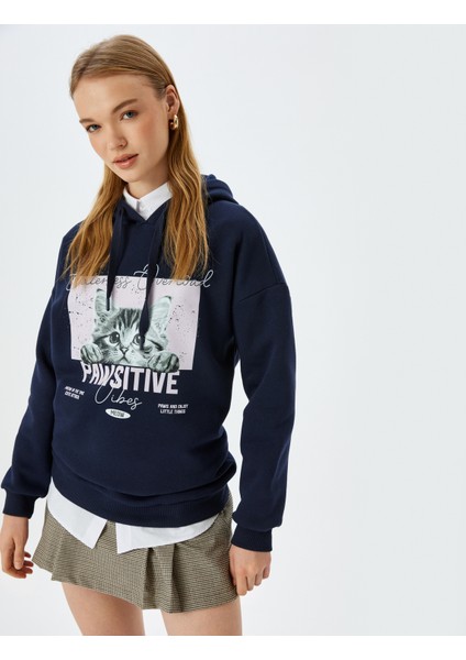 Kedi Baskılı Kapüşonlu Uzun Kollu Şardonlu Oversize Sweatshirt