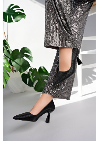 Starlight Model Kadın Siyah Parlak Abiye Sivri Burun Stiletto Topuklu Ayakkabı