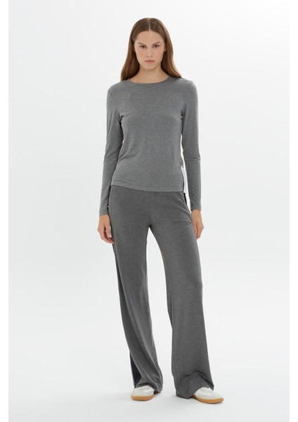 Yuvarlak Yaka Aksesuralı Gri Bluz