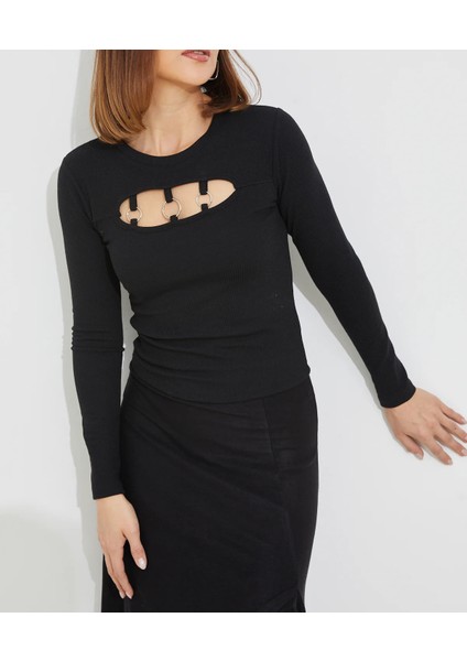 Slim Fit Bisiklet Yaka Önü Halka Detaylı Crop Bluz