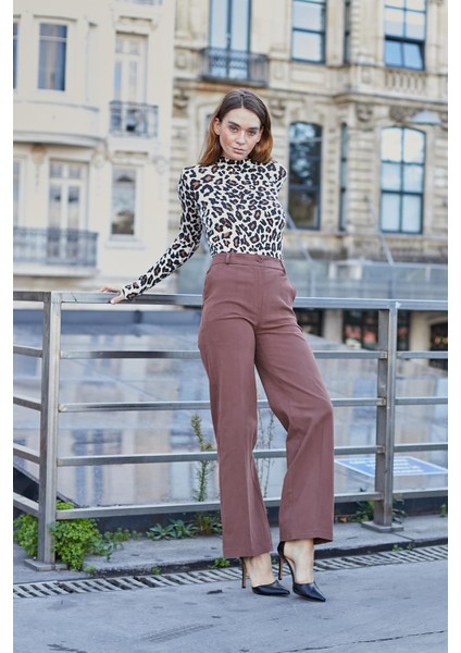 Kadın Kaşkorse Yarım Balıkçı Uzun Kol Desenli Body Bluz-Bej Leopar