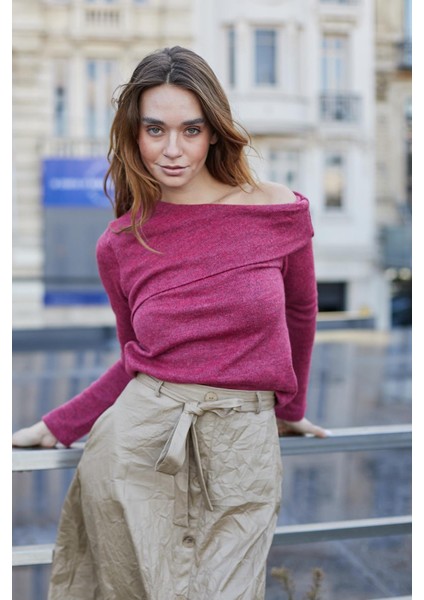 Kadın Yumuşak Dokulu Tiftik Omuzu Dekolteli Uzun Kol Hafif Esnek Triko Bluz Kazak-Vişne fiyatları