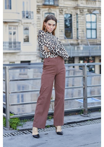 Kadın Kaşkorse Yarım Balıkçı Uzun Kol Desenli Body Bluz-Bej Leopar fiyatları