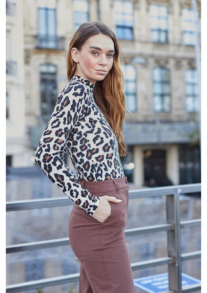 Kadın Kaşkorse Yarım Balıkçı Uzun Kol Desenli Body Bluz-Bej Leopar fırsatları