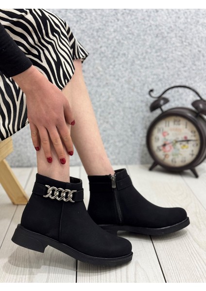 Siyah Zincir Detaylı Nubuk Bayan Bot