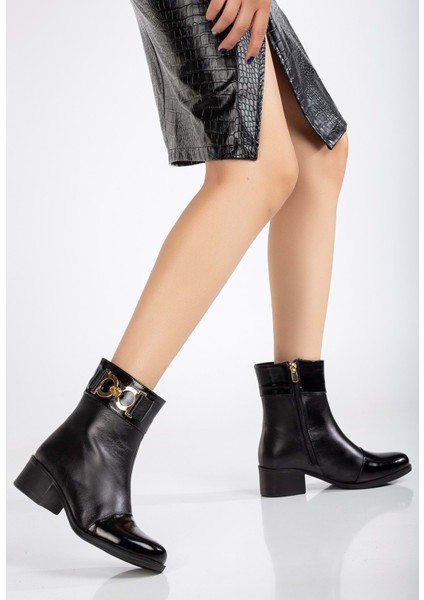 Kadın Deri Aksesuarlı Rugan Detaylı Kısa Topuklu Bot - Siyah fırsatları