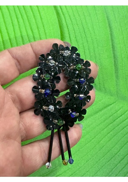 Siyah Pul Payetli Püsküllü O Harfi Arma Dikiş Aplike 6x4 cm