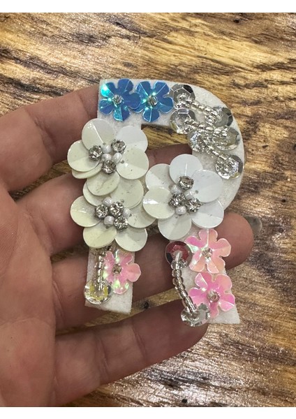 Zirkon Taşlı Çiçekli Payetli R Harfi Arma Dikiş Aplike 7x4 cm fiyatları