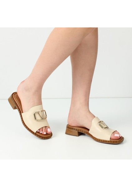 Kadın Bej Toka Detaylı Deri Terlik fiyatları