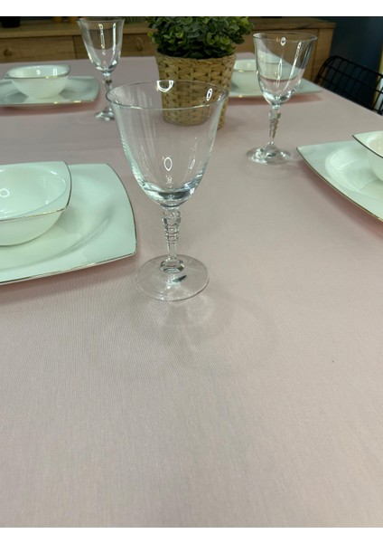 Dertsiz Su Itici Özeliğe Sahip Masa Örtüsü