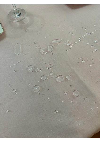 Dertsiz Su Itici Özeliğe Sahip Masa Örtüsü