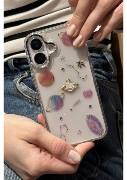 Apple iPhone 16 Uyumlu Gezegen Uzay Astroloji Figürlü Simli Şeffaf Kılıf