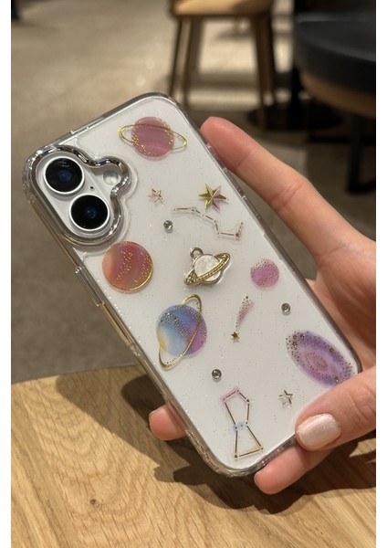 Apple iPhone 16 Uyumlu Gezegen Uzay Astroloji Figürlü Simli Şeffaf Kılıf
