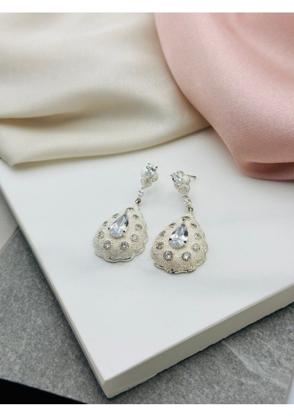 Damla Montürlü Sallantılı Çelik Küpe