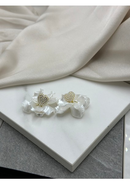 Incili Kalp Detaylı Sallantılı Çelik Küpe modelleri