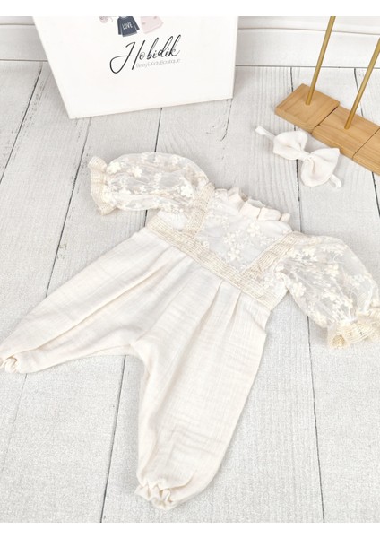 Hobidik Baby Kız Bebek Krem Vintage Detaylı Çift Kat Müslin Tulum Set