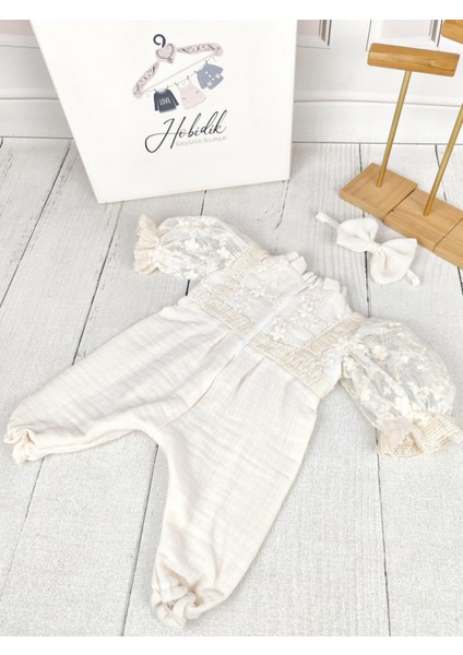 Hobidik Baby Kız Bebek Krem Vintage Detaylı Çift Kat Müslin Tulum Set