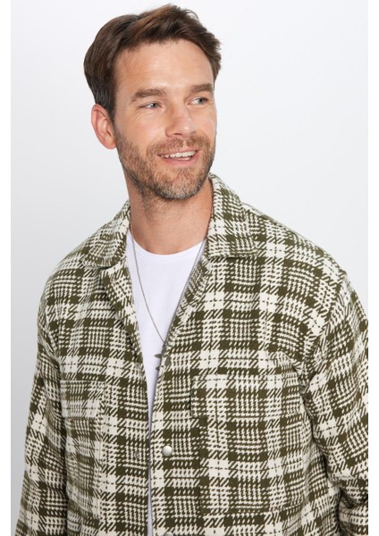 Erkek Relax Fit Rahat Kesim Çıtçıtlı Çift Cepli Kareli Kışlık Apaş Yaka Mont Gömlek modelleri