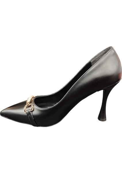 Sivri Burun 9 cm Ince Topuk Yumuşak Iç Pedli Taş Toka Detaylı Kadın Stiletto Ayakkabı