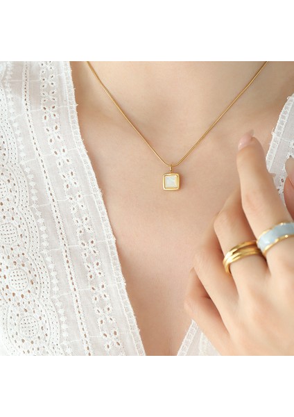 Kare Beyaz Deniz Kabuğu Kolye (Yurt Dışından) modelleri