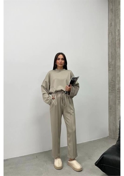 Dip Moda Kadın Bej Oversize Alt Üst Eşofman Takımı DPNBDM002