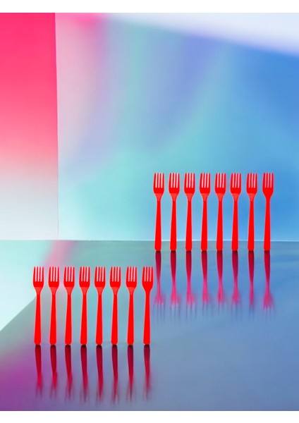 8 Adet Kırmızı Plastik Çatal - Doğum Günü, Piknik, Parti ve Eğlenceli Etkinlikler Için