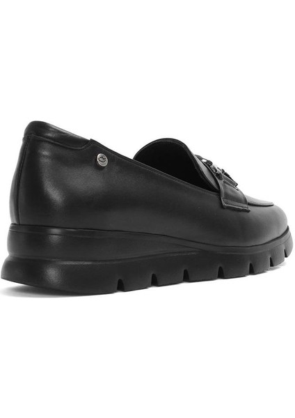 Kadın Siyah Tokalı Kalın Tabanlı Deri Loafer indirimleri