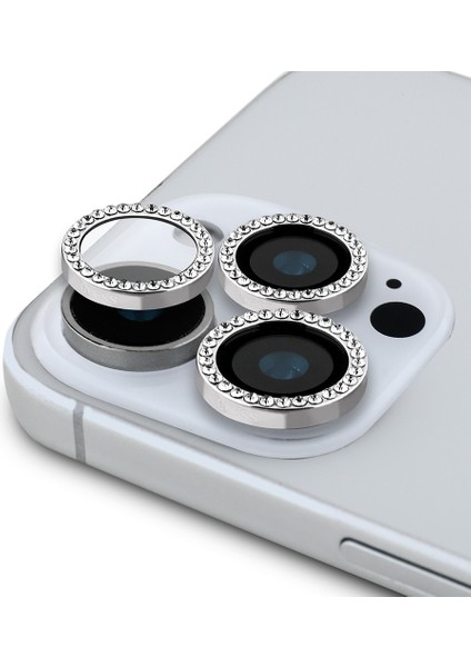 iPhone 16 Pro Uyumlu Guess Orjinal Lisanslı Rhinestone Taşlı Kamera Lens Koruyucu Gümüş