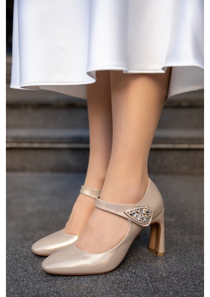 Peina Gold Geniş Topuklu Taşlı Cırt Aksesuar Detaylı Kadın Topuklu Ayakkabı modelleri