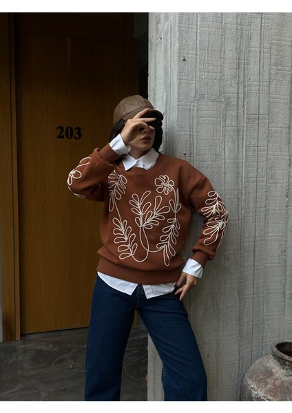 Kahverengi Nakışlı Kısa Sweatshirt 26071 fırsatları