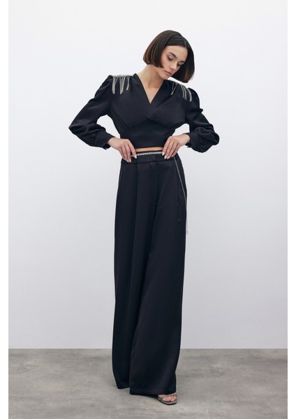 Omuz Aksesuarlı Kısa Bluz - Siyah fırsatları