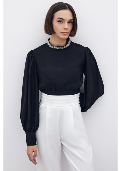 Yaka Aksesuarlı Bluz - Siyah fırsatları