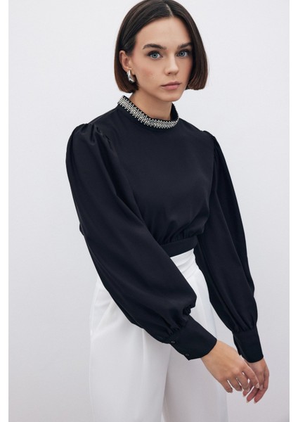 Yaka Aksesuarlı Bluz - Siyah indirimleri