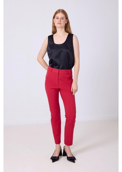 Orta Belli Dar Kesim Kırmızı Pantolon
