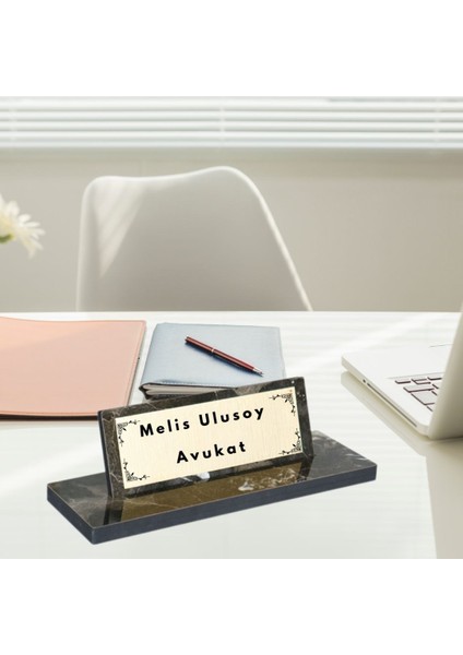 Kişiye Özel Mermer Desenli Ahşap Masa Isimliği fiyatları