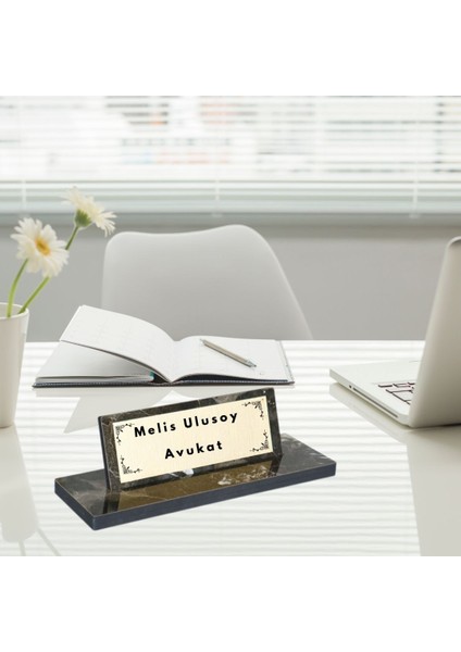 Kişiye Özel Mermer Desenli Ahşap Masa Isimliği modelleri